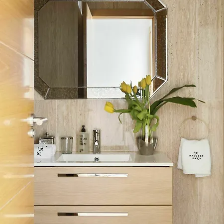 Halcyon Days Designer By Ana Locking Apartment