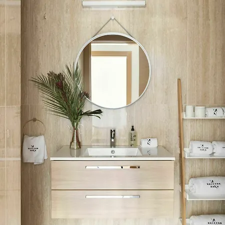 Halcyon Days Designer By Ana Locking Apartment